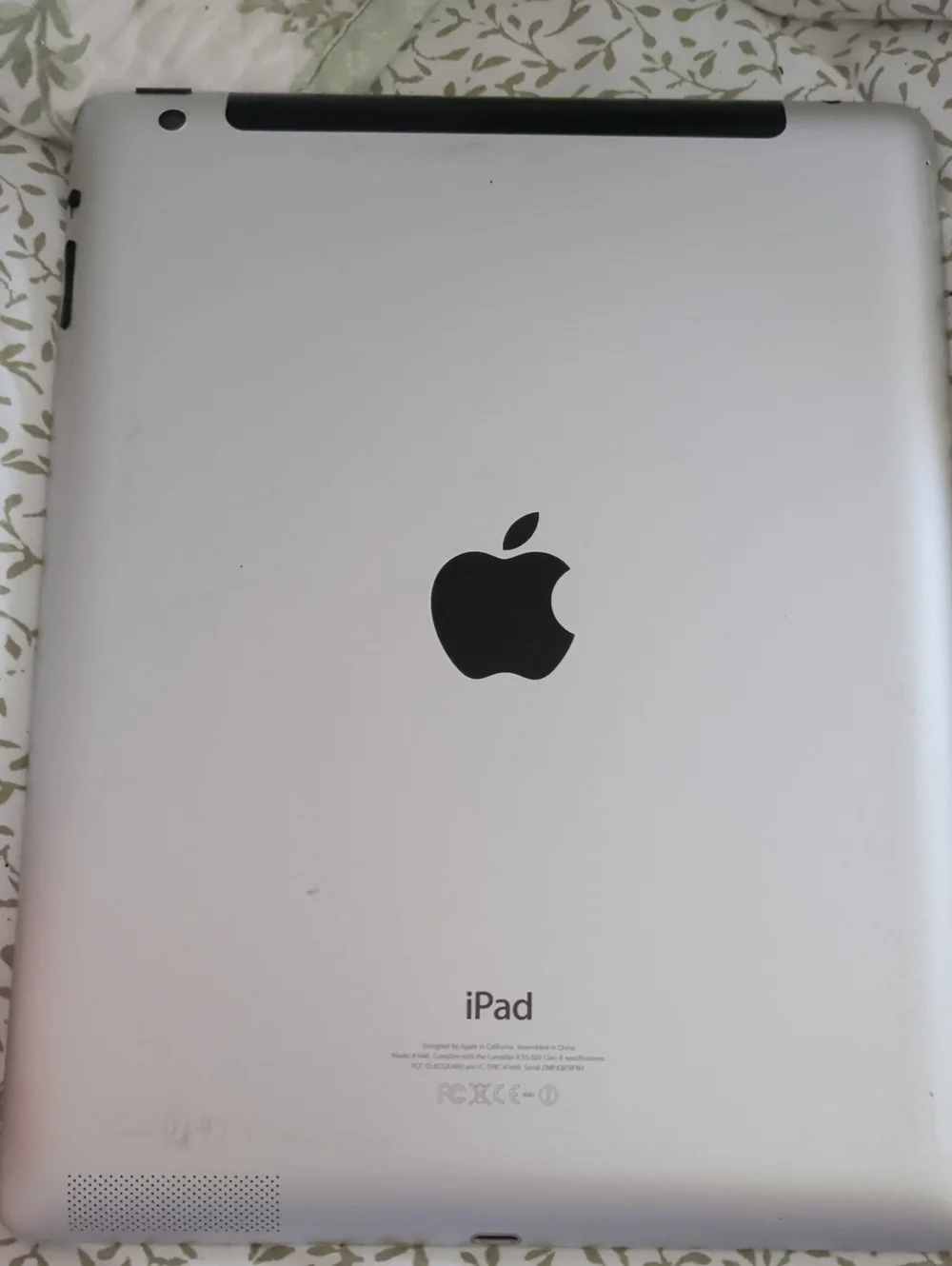 Apple iPad Silver Tablet - Reliable Performance